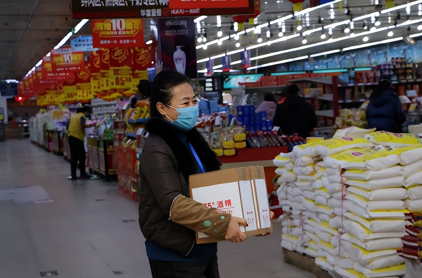 为啥超市月薪2000多却没人辞职,超市工资多少才能辞职