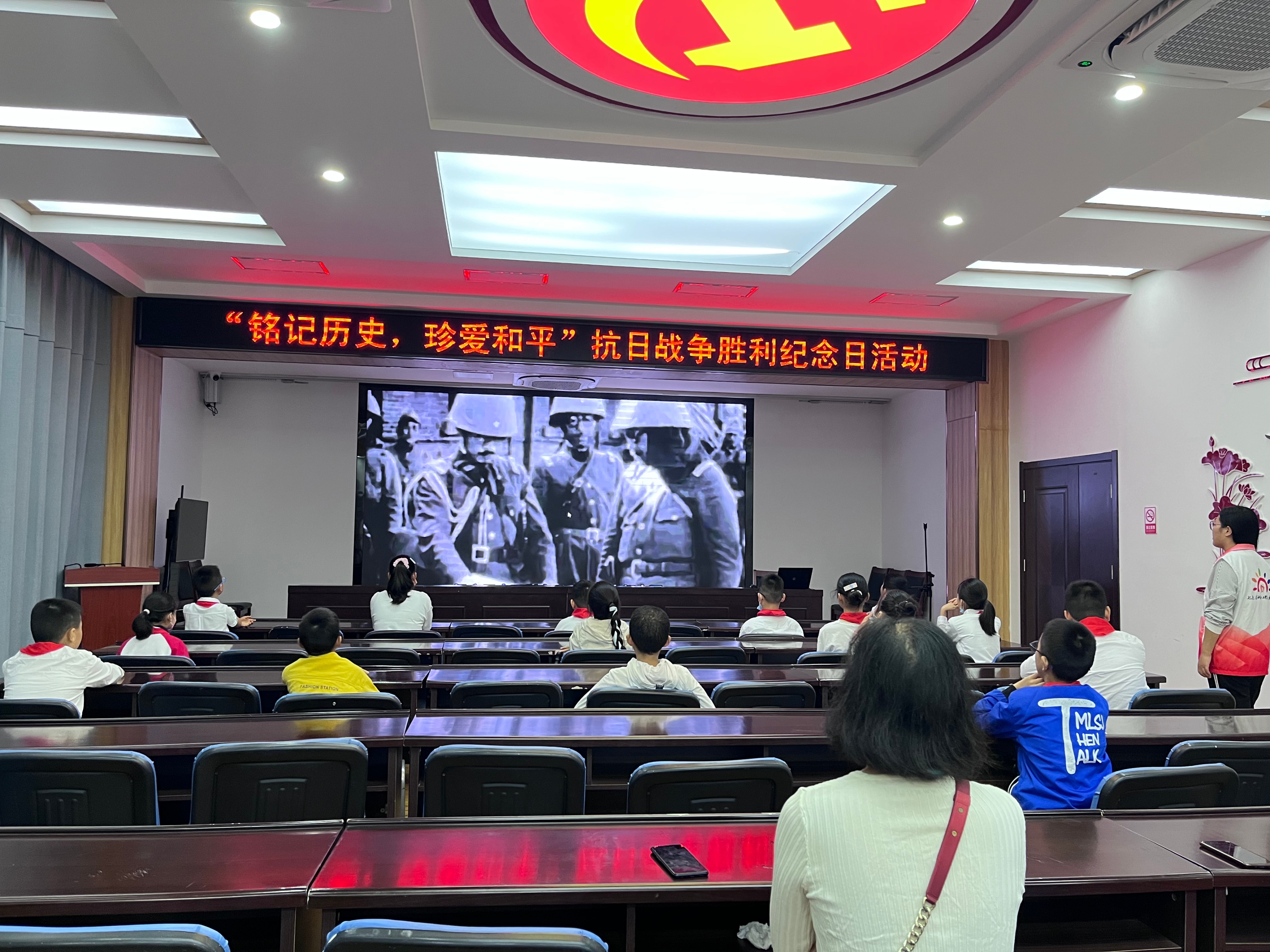 七色光开展“铭记历史，珍爱和平”抗日战争胜利纪念日活动