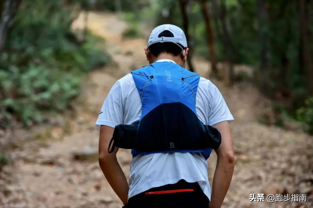 迪卡侬mh500背包和mh100背包,迪卡侬跑步背包评测