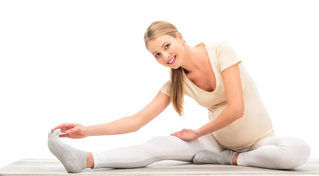 孕期还能做「刘畊宏女孩」吗？产科医生劝你悠着点儿