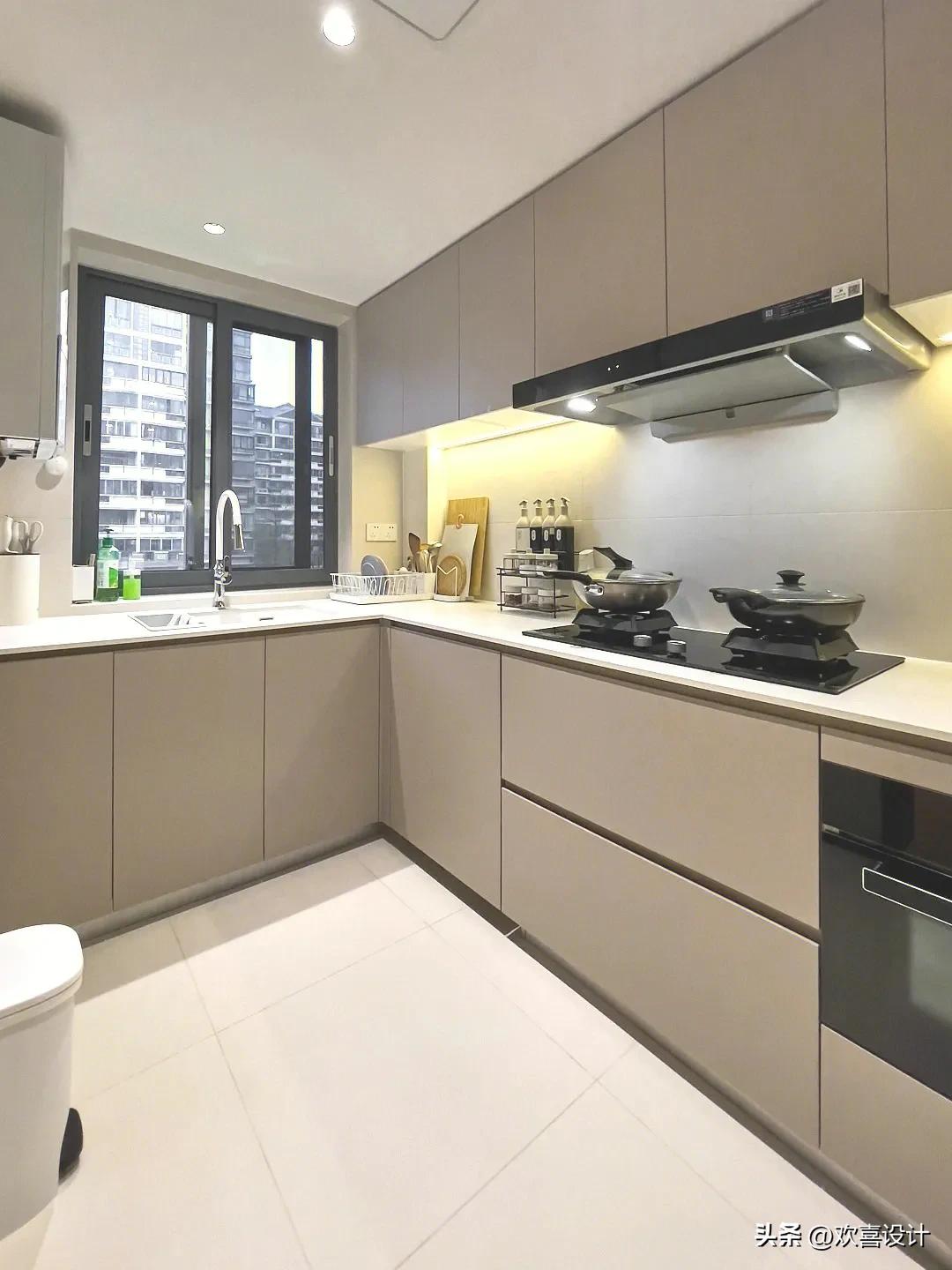 高颜值的厨房瓷砖铺设方案,30公分厨房装修效果图