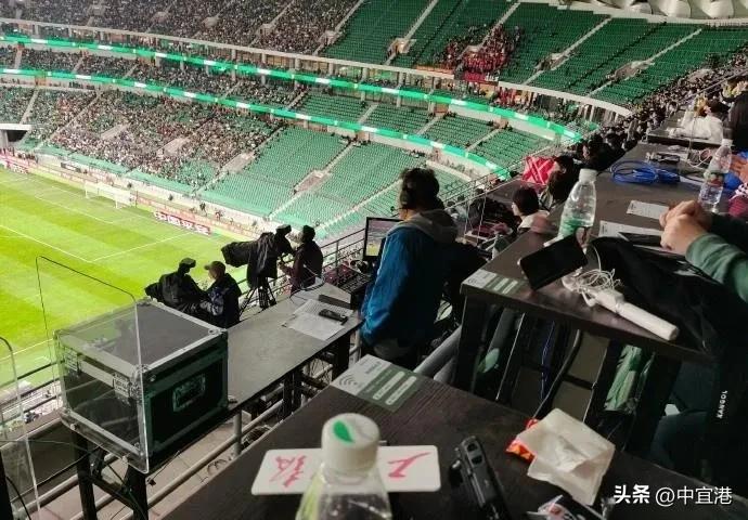 中超遭球迷挑衅,中超球场挑衅