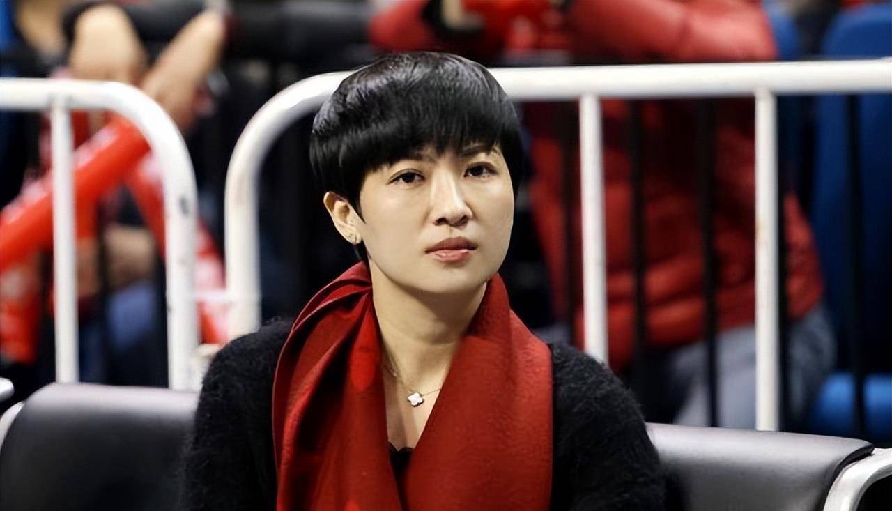 cba四大豪门聚首,福建男篮老板娘伍佰兰个人简历