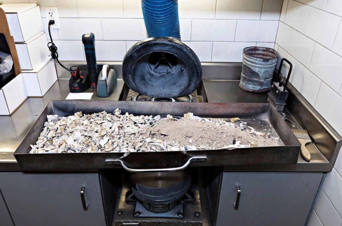 辣条油真实事件,辣条是不是用死人的地沟油做成的