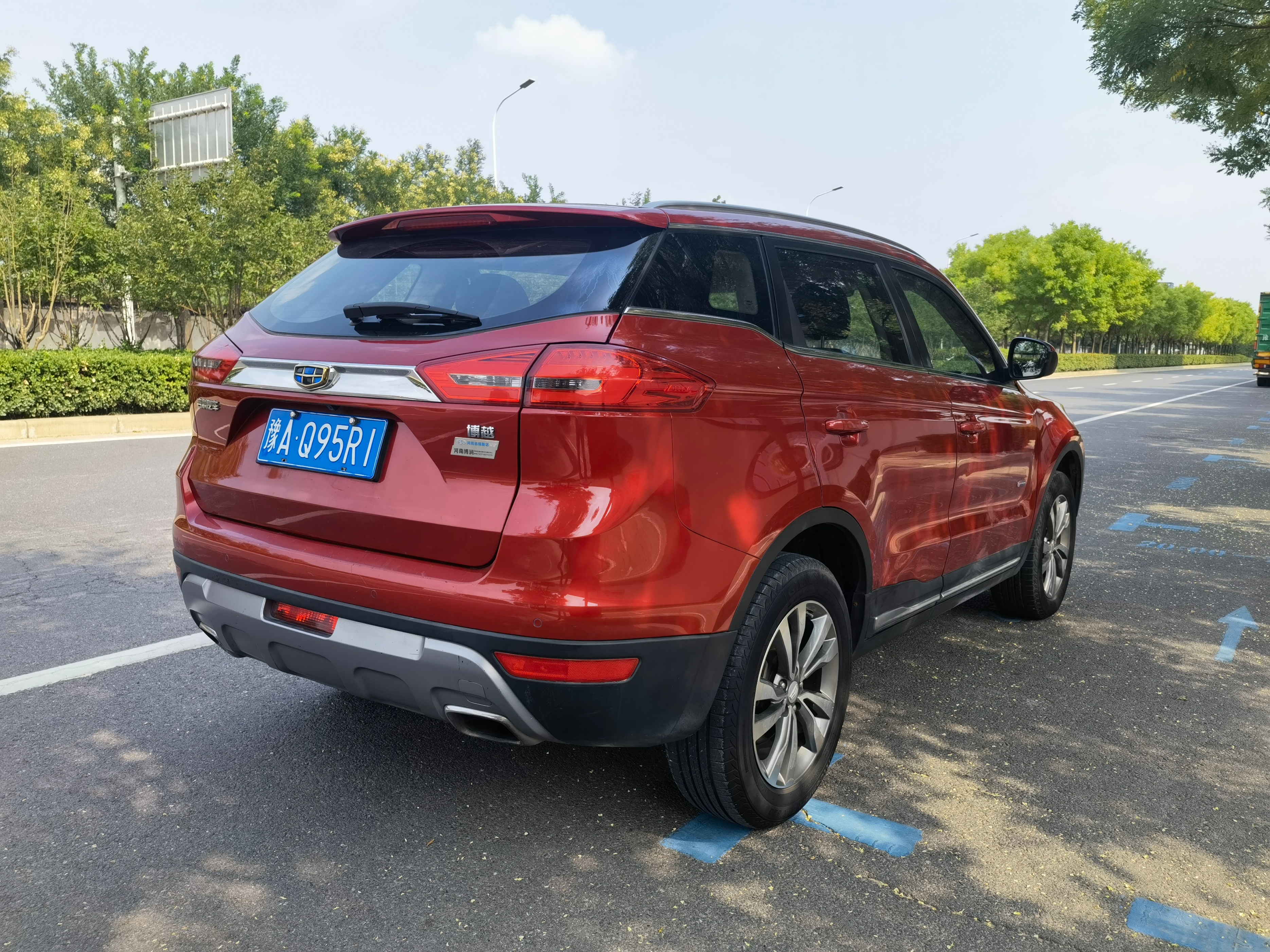 吉利5年多的轿车,5年吉利帝豪跑9万公里值多少钱