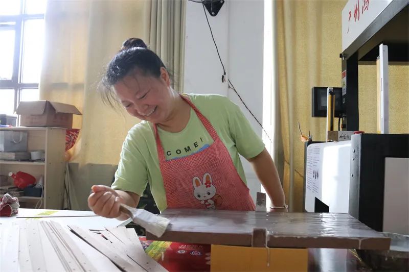 玉屏康华社区“微工厂”订单赶制忙