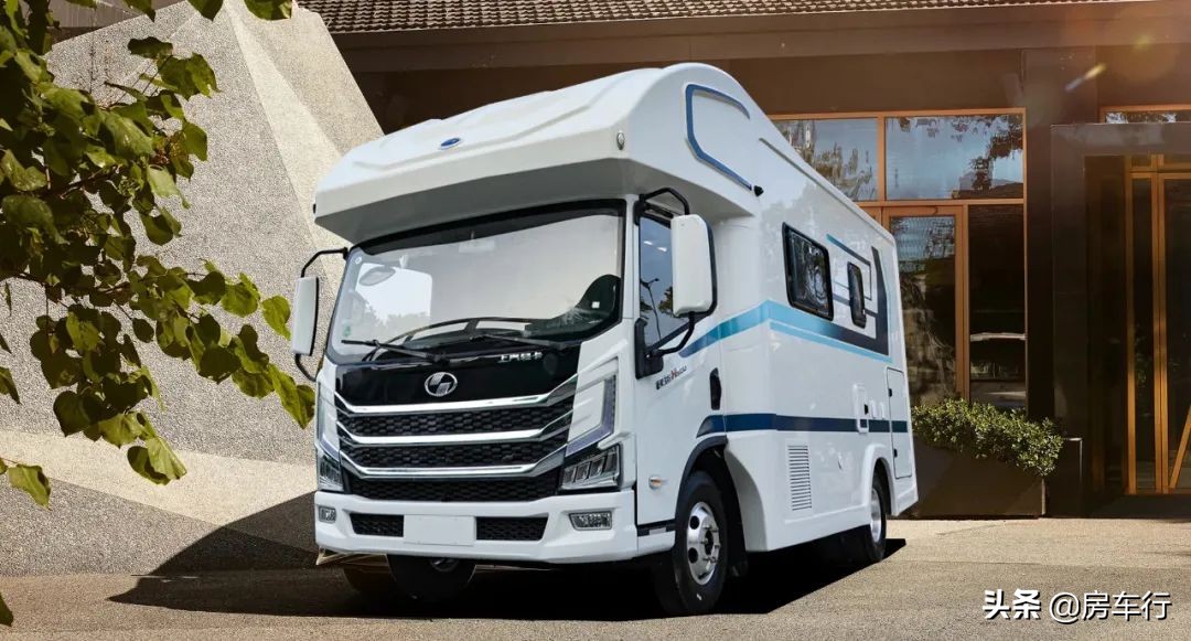 上汽跃进s1002.3t平头轻卡房车,2021年可可西里轻卡5.2t房车