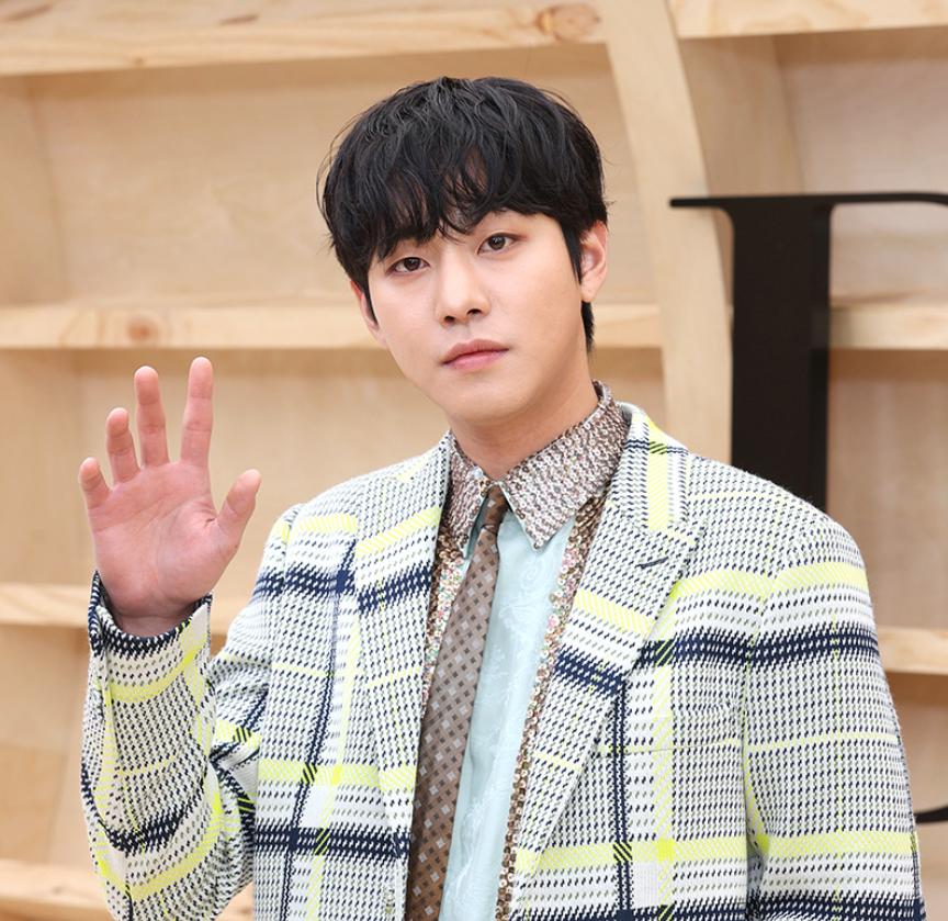 脱离了韩式滤镜韩国明星颜值下滑,韩星单眼皮凸嘴