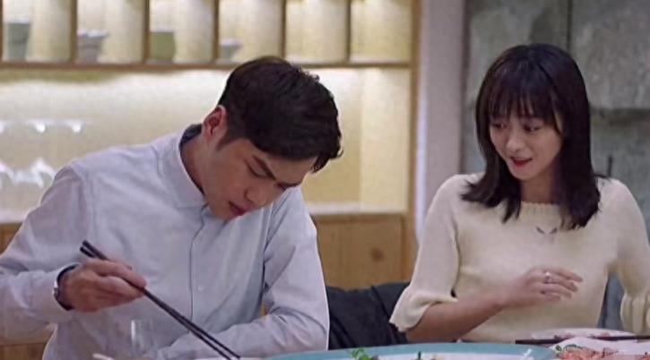 禁忌慾望：深夜影院里的诱惑镜头