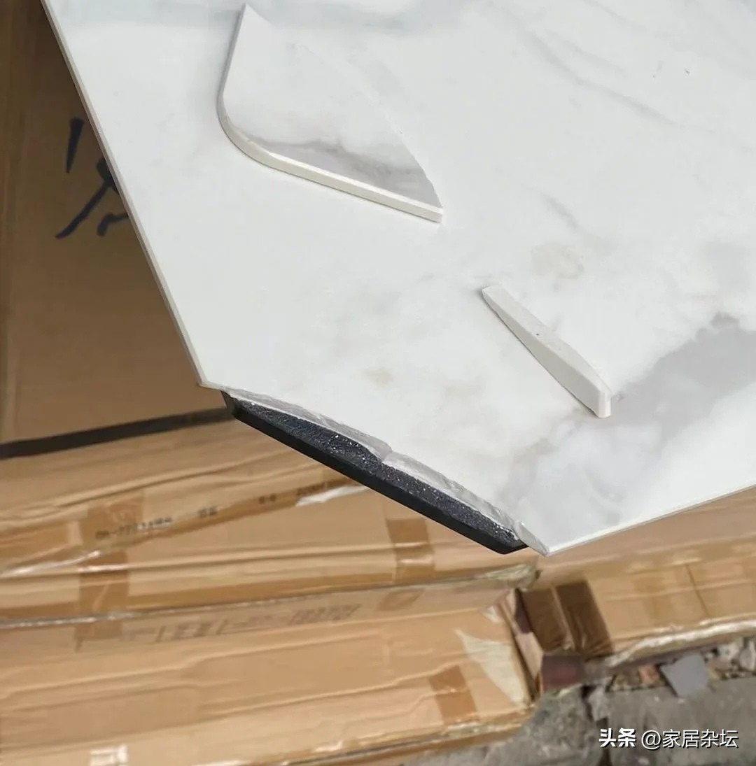 你知道怎么区分岩板餐桌的好坏吗,岩板餐桌会看起来很廉价吗