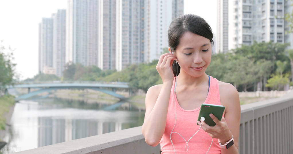 体育教师面试足球试讲,2020年小学体育教师面试的题