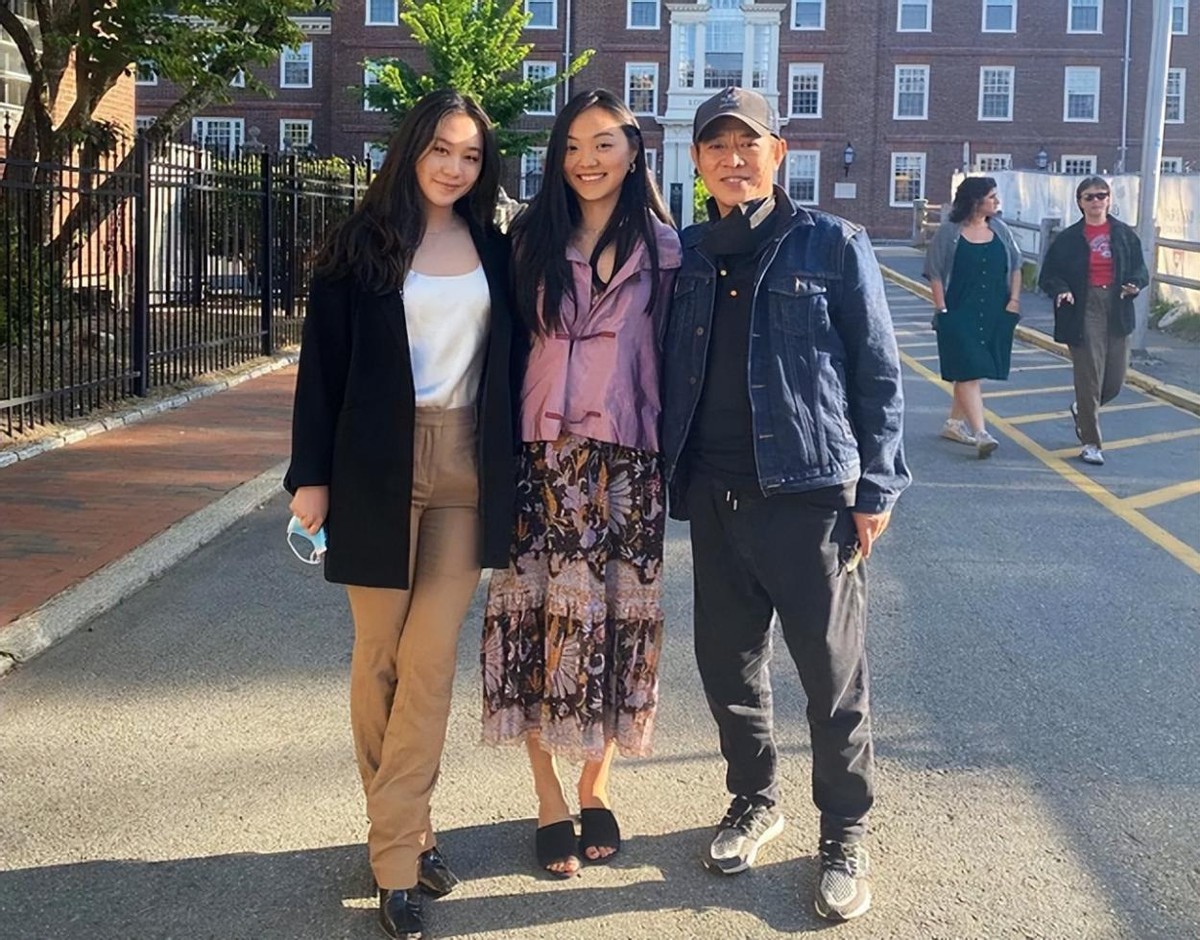 黄秋燕和李连杰有几个孩子,黄秋燕的两个女儿还认李连杰吗