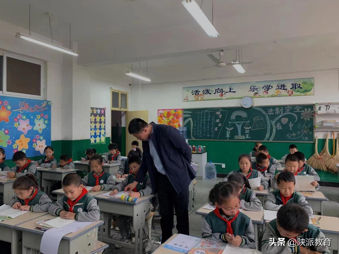 一个农村校长的“三问”与“三答”——记渭南市临渭区官底镇中心校校长孟永锋