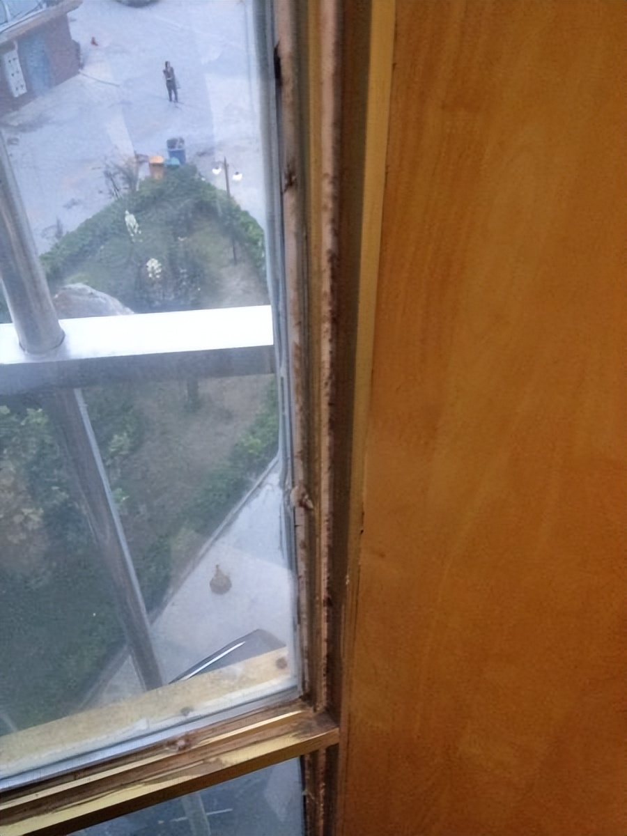 窗户关严实漏风,窗户有冷风怎么处理