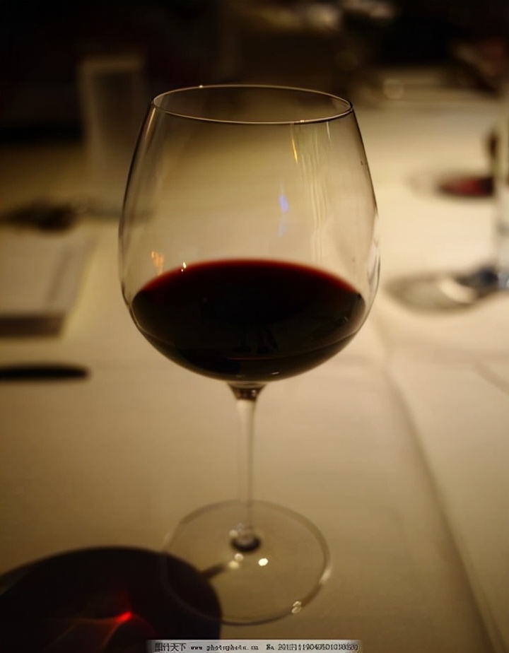 假茅台假红酒,假茅台假红酒假白酒