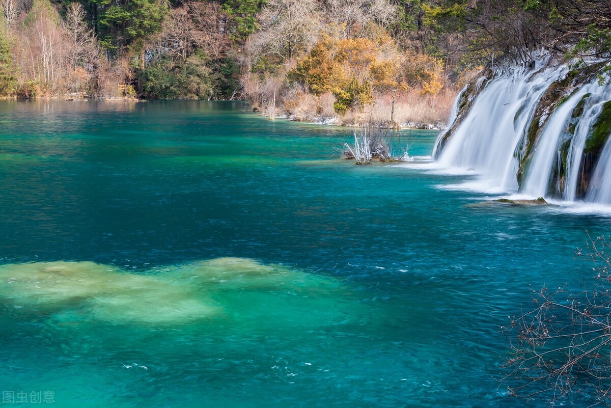 九寨沟风景图，一个字“太美了”