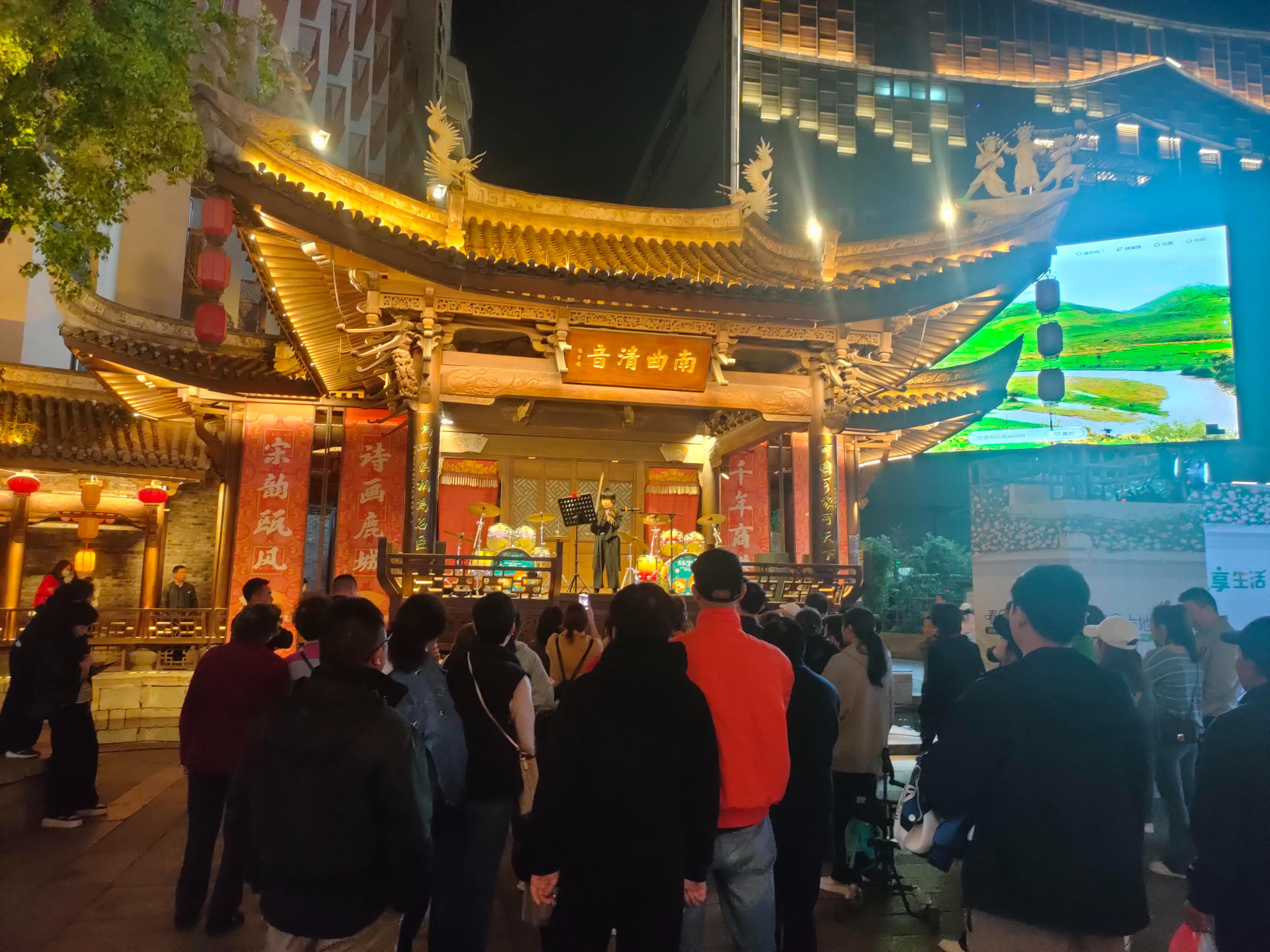 月光经济增添城市夜魅力,夜经济点亮夜生活