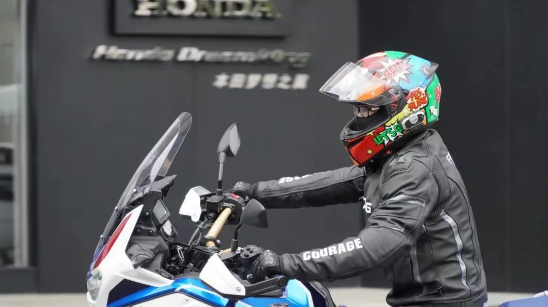 飞儿骑行服对比雷翅骑行服,飞儿黑金骑行服