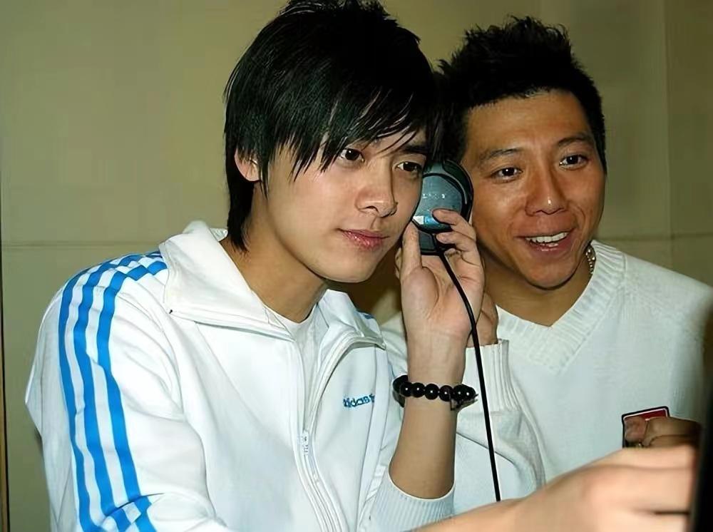 李易峰16年肇事逃逸,李易峰交通逃逸事件是真的吗