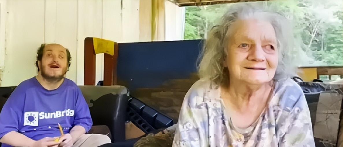 美国家族*伦乱**三代：*亲近**结合导致后代残障，无法说话只能犬吠