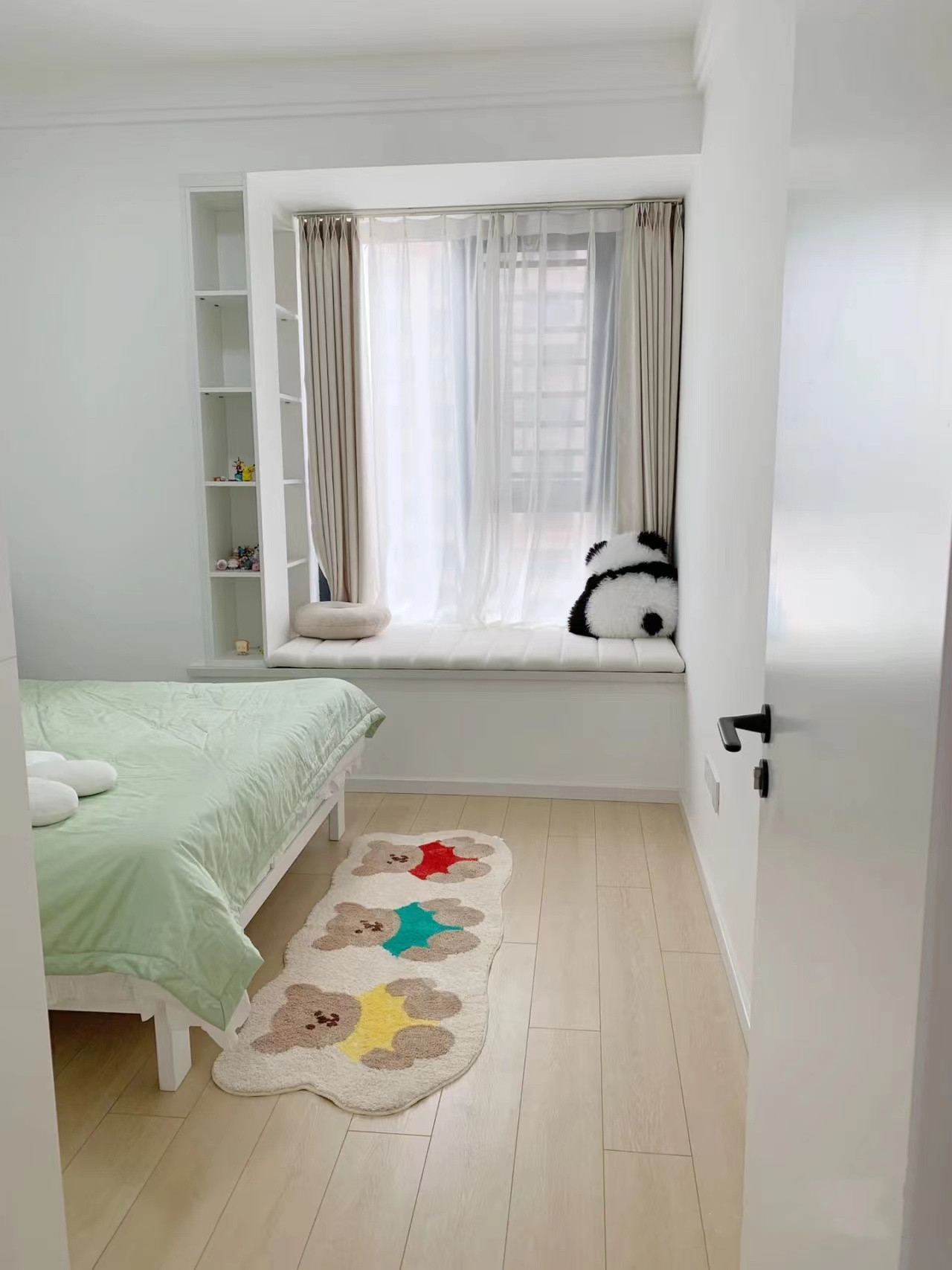 大白墙悬空电视柜颜色搭配效果图,小户型大白墙电视墙