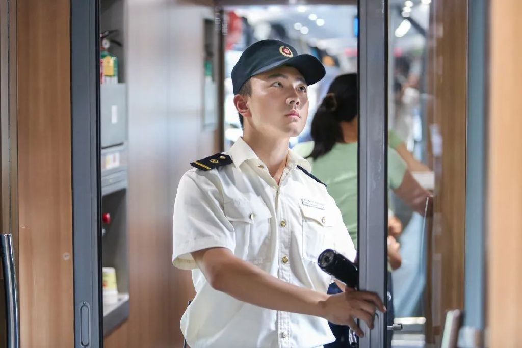 这十年|高铁网交织环扣动车组奔腾竞驰