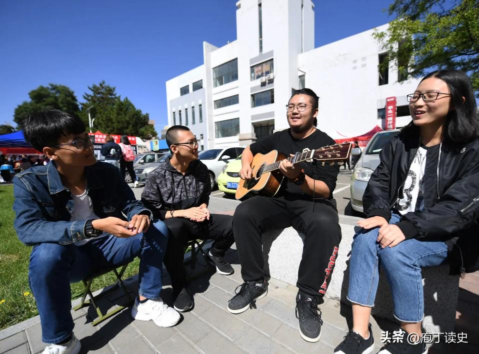 高校女生兼职有多残酷,女厕所高薪兼职骗局