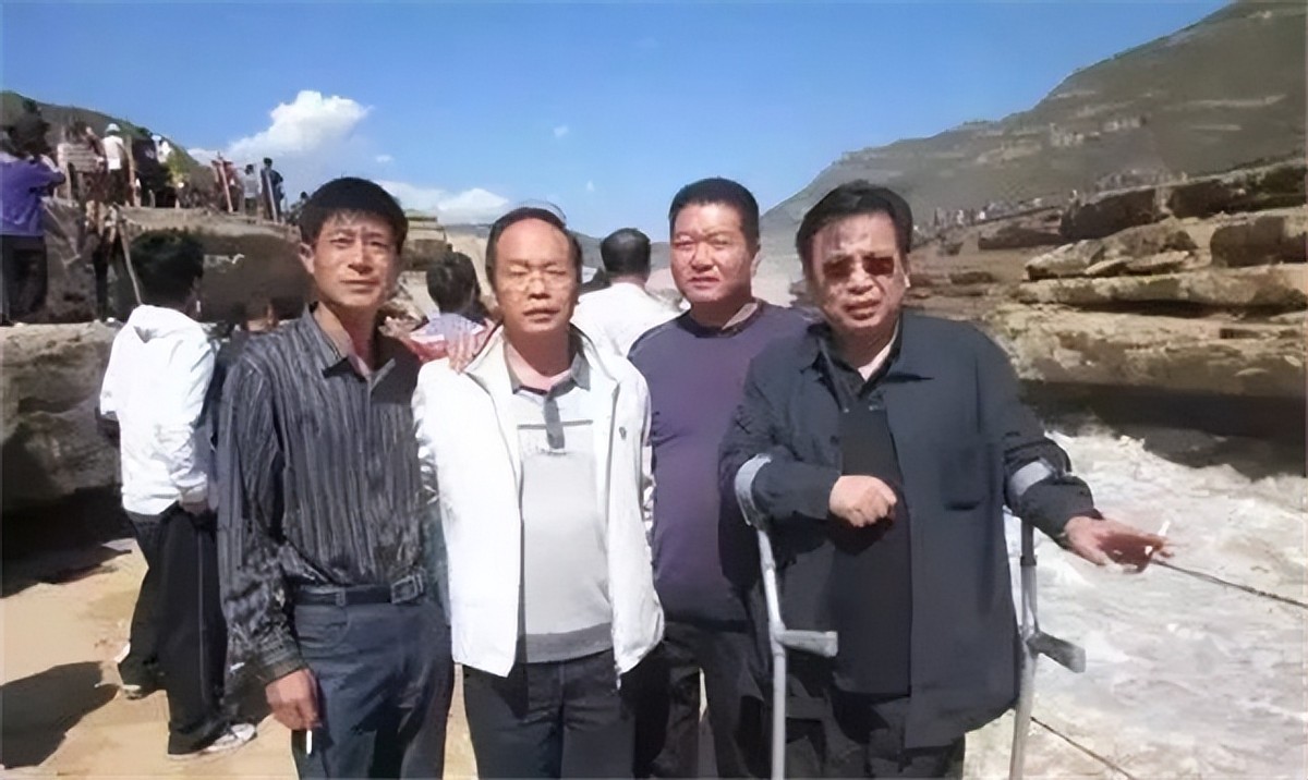 1987年，独腿英雄徐良凭《血染的风采》红遍全国，他后来怎样了