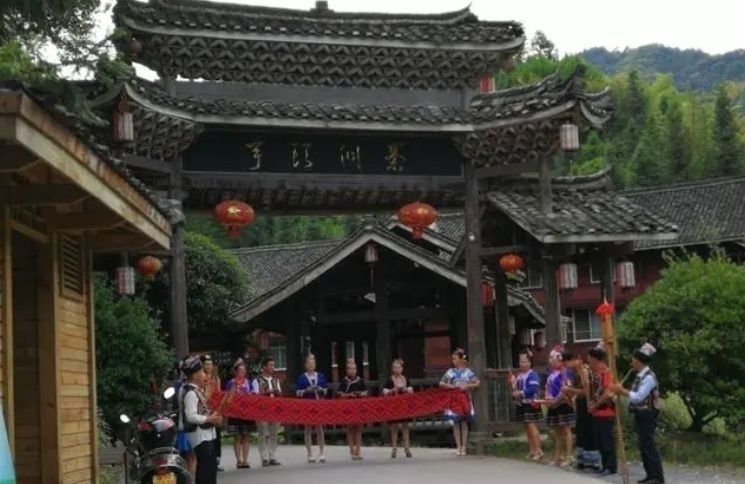 走进侗族文化与建筑,侗族民族的特色民族文化