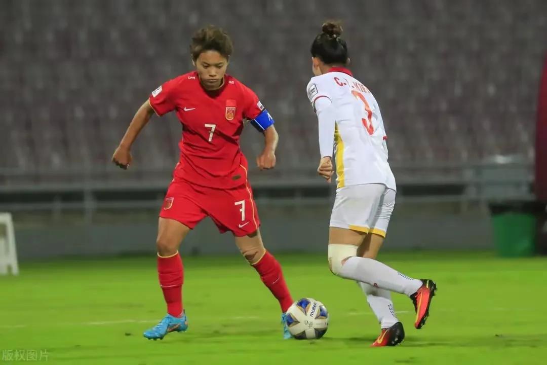 中国男篮全体看中国女篮,中国女篮男篮亚洲杯