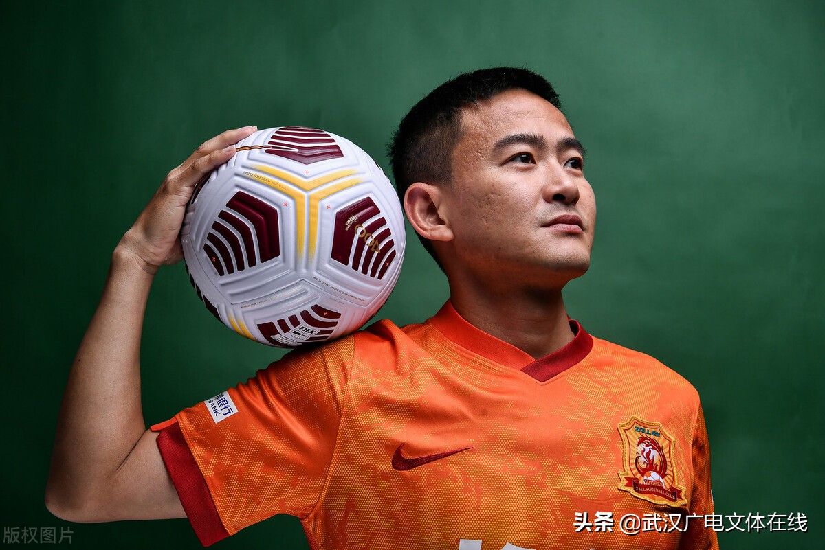 姚翰林退役双方球员列队致敬,致敬传奇队长