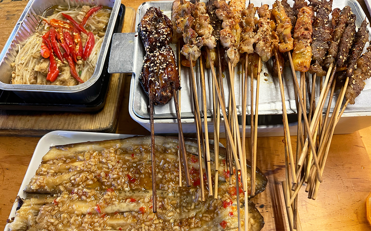 江西男子晒晚餐瞬间走红,男生深夜吃夜宵发朋友圈