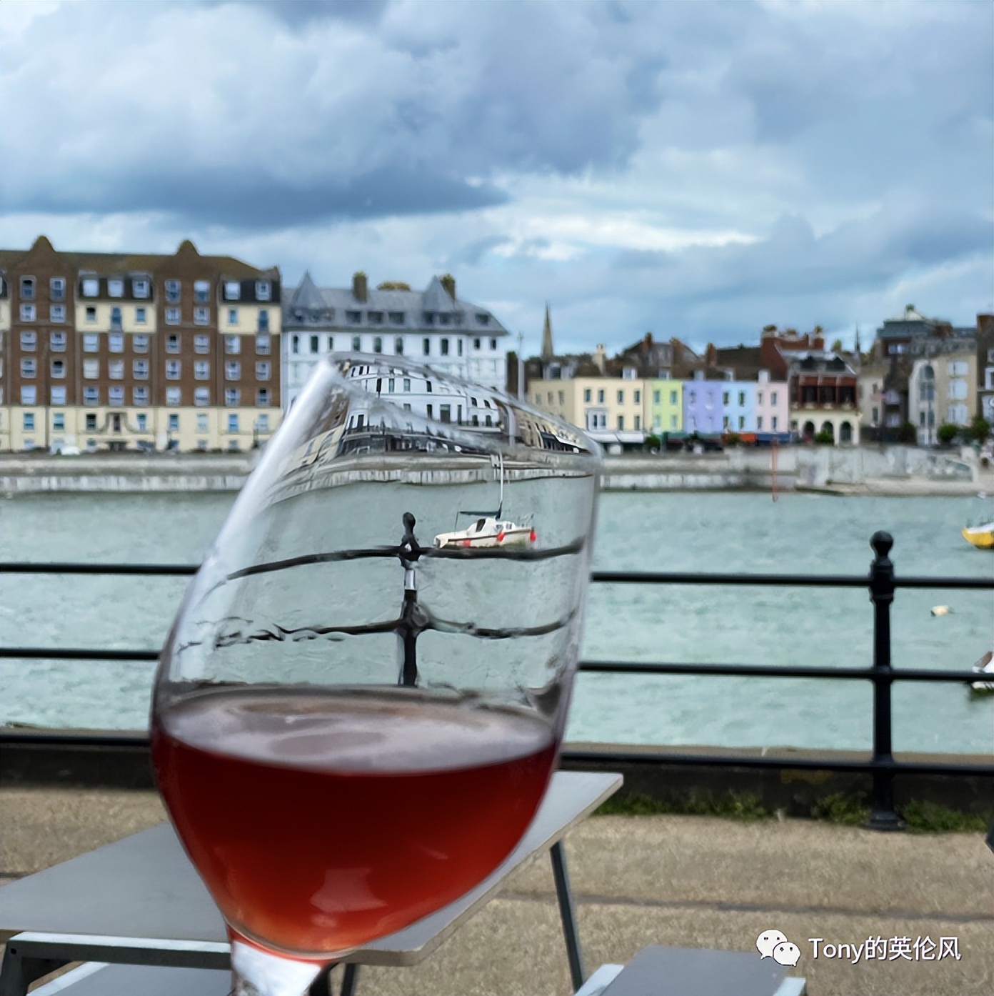 不用外出也可以欣赏草原美景,英国的惬意风景