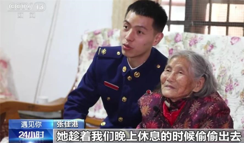 江西24岁小伙和82岁老太太婚纱照,江西25岁小伙跟老妈拍婚纱照