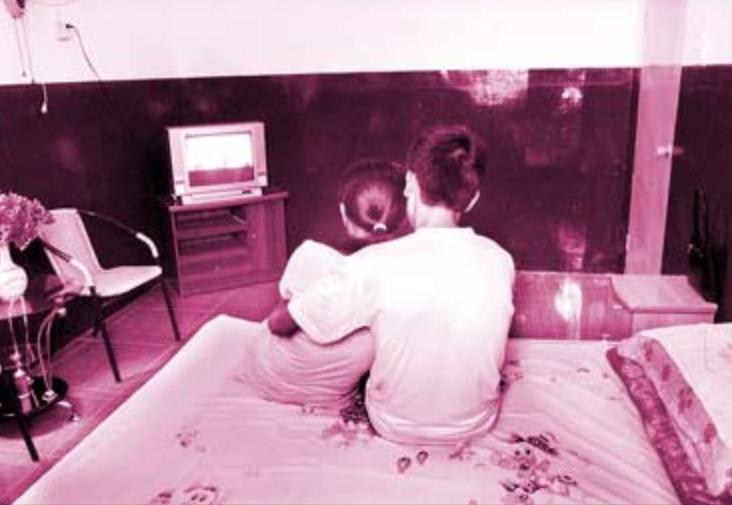 13年租户外出,让合租的小伙把空调开17度,小伙半夜摸到一只冰手