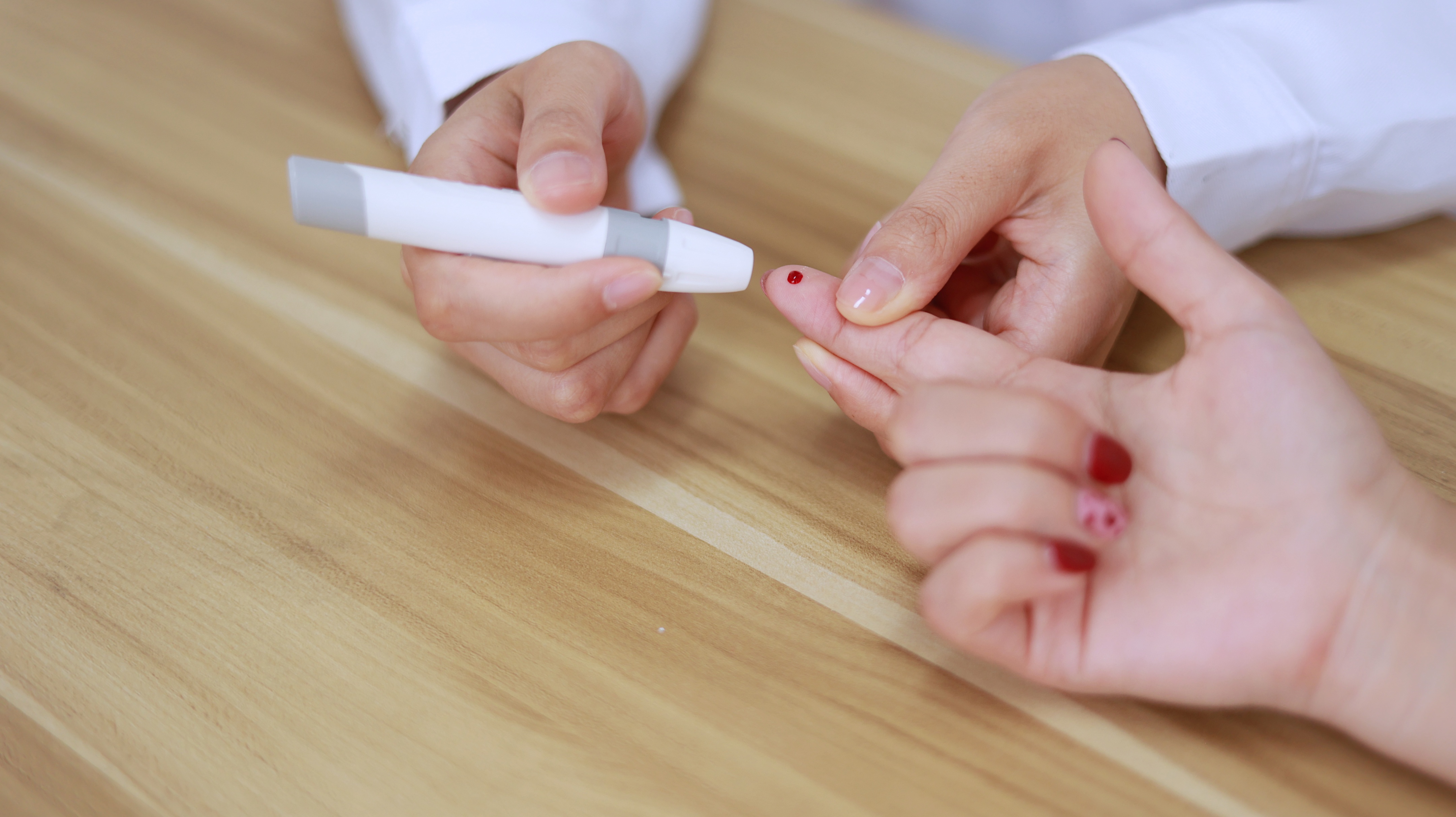 检查甲功三项空腹和不空腹的区别,空腹和不空腹检查肝功能有啥区别