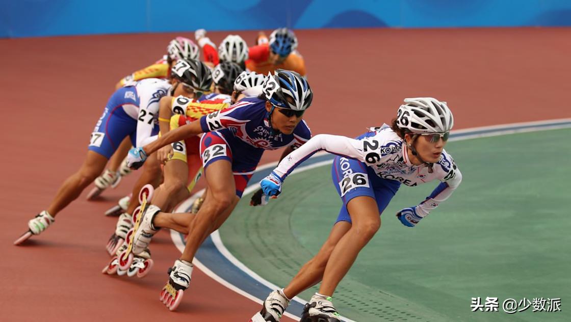 轮滑初学入门教程小孩,轮滑运动如何科学入门