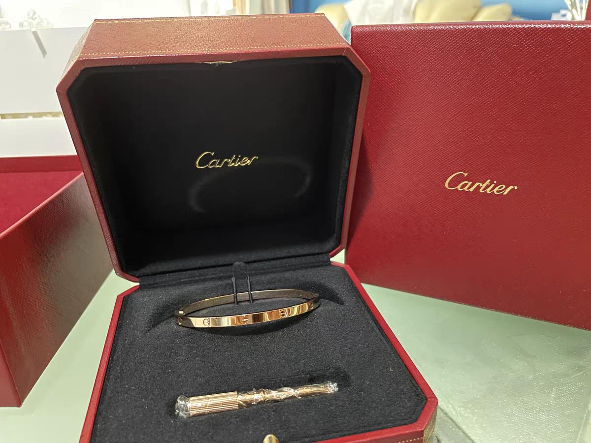 卡地亚手镯love系列4颗钻石,卡地亚love6钻手镯和4钻手镯