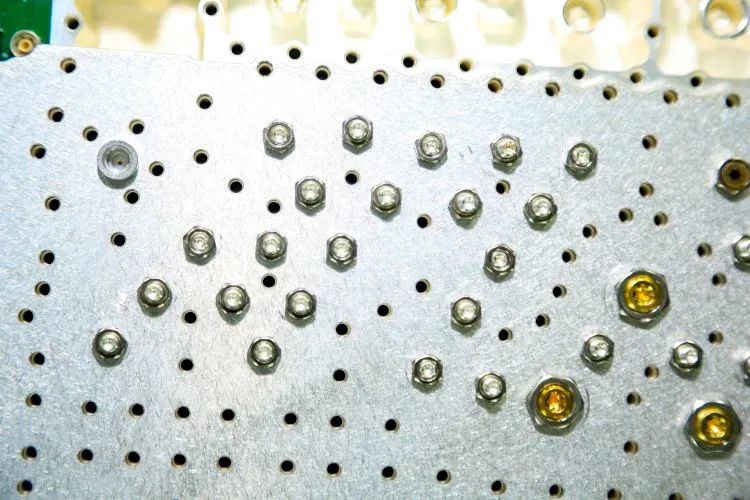 【坪山创新眼·智造强①】国人科技：全球销量第一的5G基站小型化金属滤波器