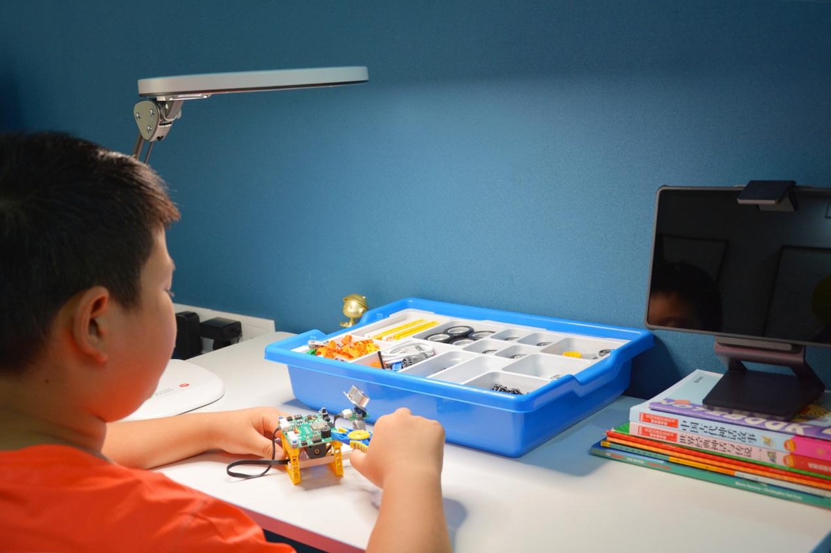 NIR红光真正护眼光，陪伴孩子学习，我选择天使之光2医安级护眼灯