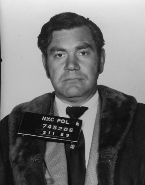 纽约富家女：14岁被逼阅成人片，参加真人派对，如今开始拍纪录片