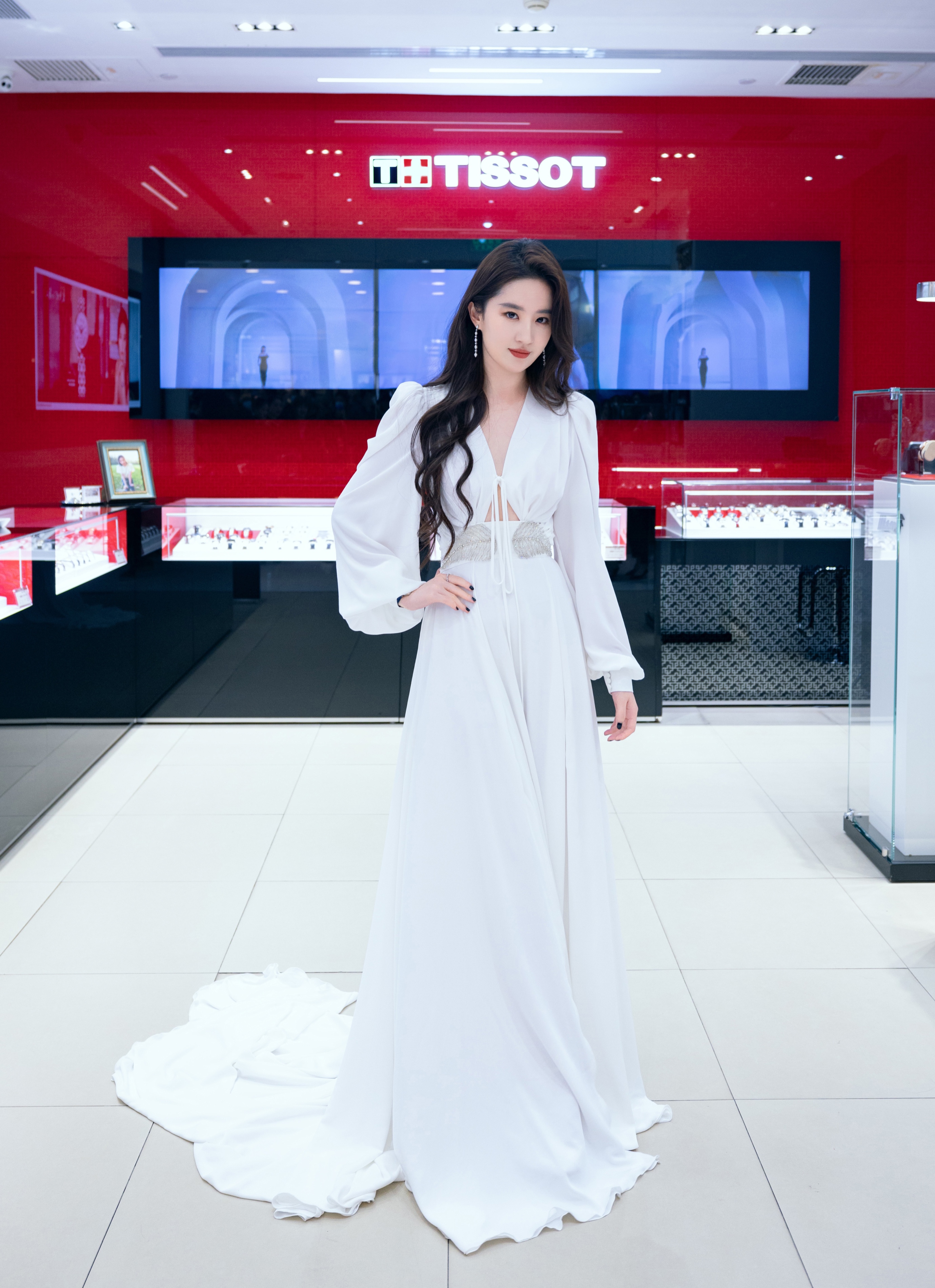 刘亦菲回武汉老家视频,刘亦菲古装合集宛如仙女下凡