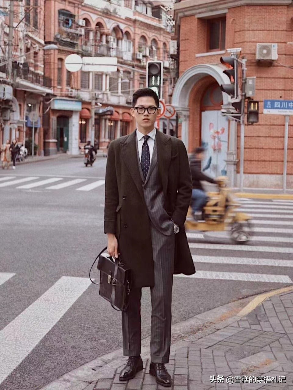 40岁的男人穿什么搭配好看,40多岁的男人怎么穿搭才有气质