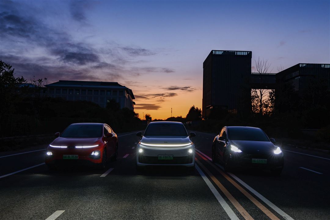 小鹏大灯对比理想大灯,氙气大灯对比测试