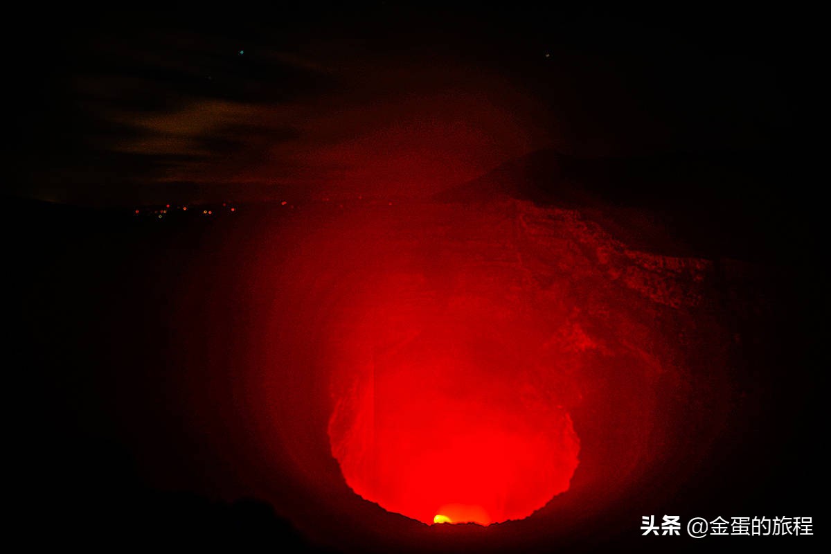 开汽车上活火山口,停车就能见到熔岩湖,这里是尼加拉瓜的马萨亚