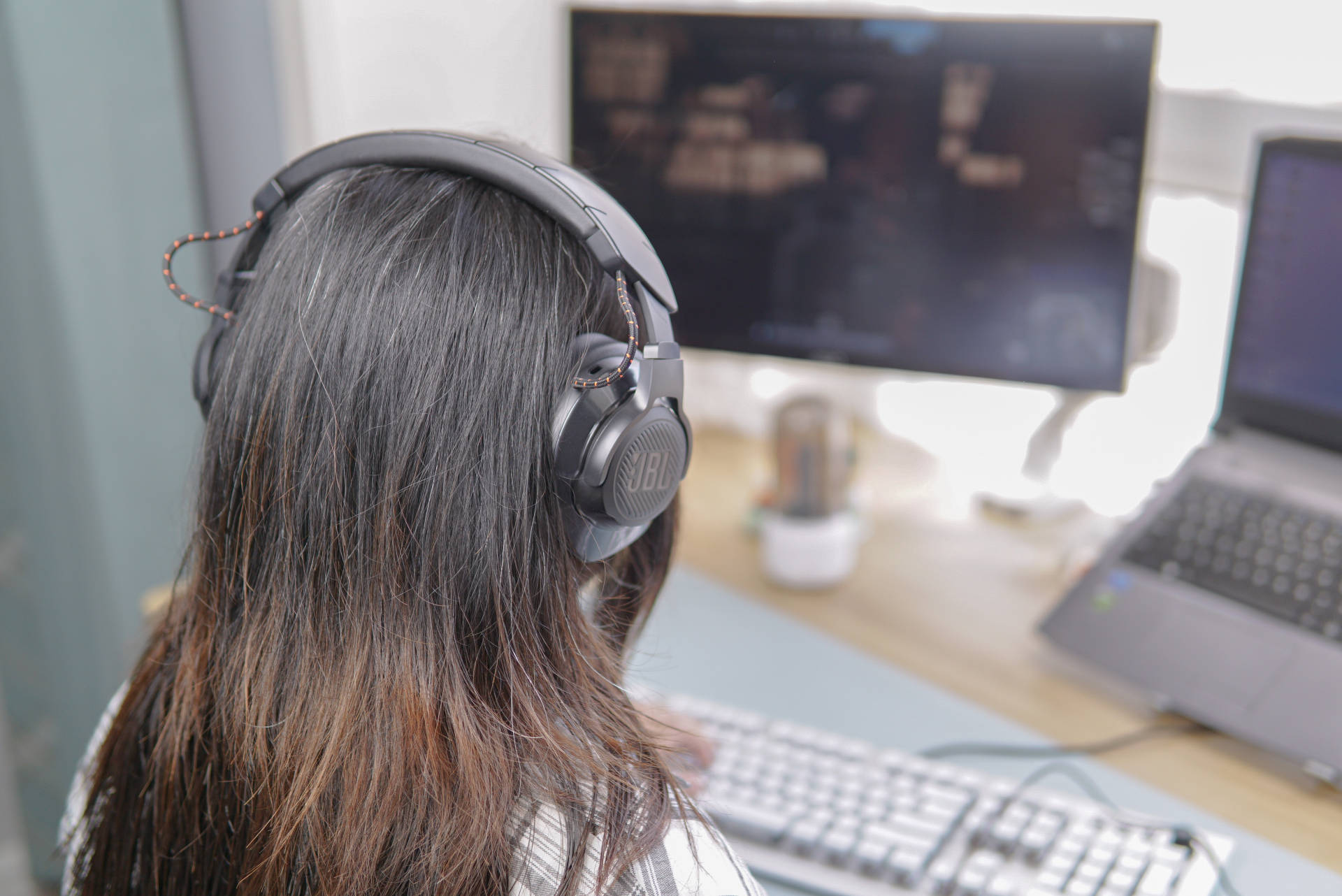 物理外挂！风吹草动都能听到，吃鸡成功率提升49%，JBL电竞耳机