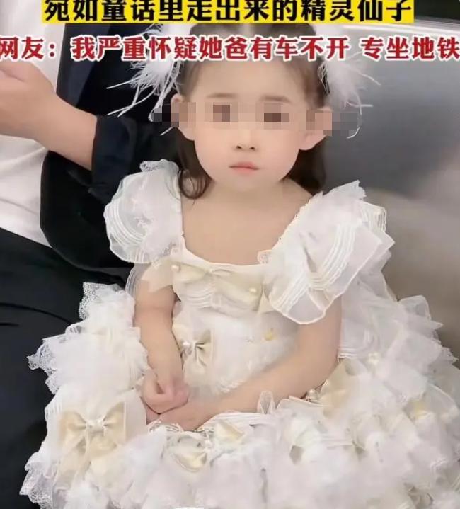 “骗人生女孩”系列，白衣女生意外走红，这是谁家的小仙子？