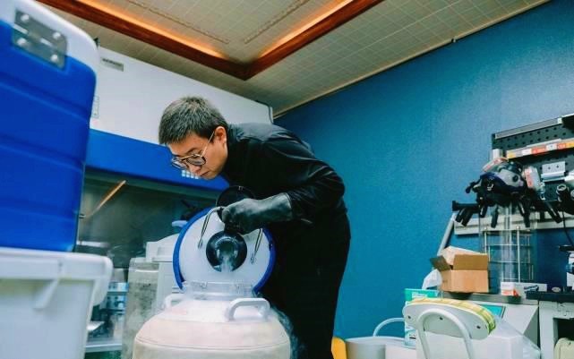 现实版我不是药神兄弟造药救母,我不是药神真人救儿子