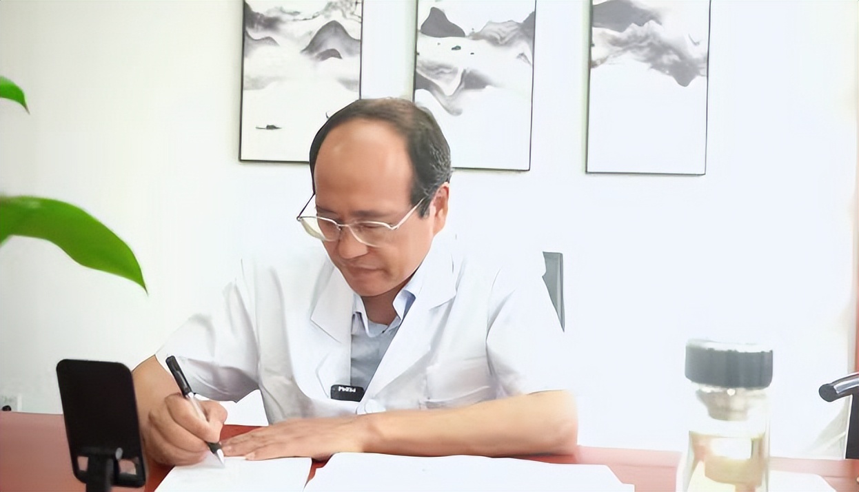 中医治疗偏头痛一包药300元,偏头痛中医大概要多少钱