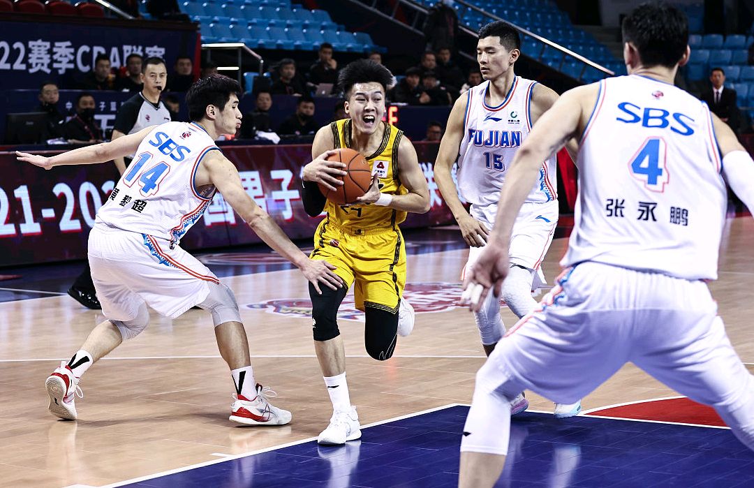 *疆新**新阵容战力暴涨！120天连签4将2米11悍将受期待阿帅全力冲冠